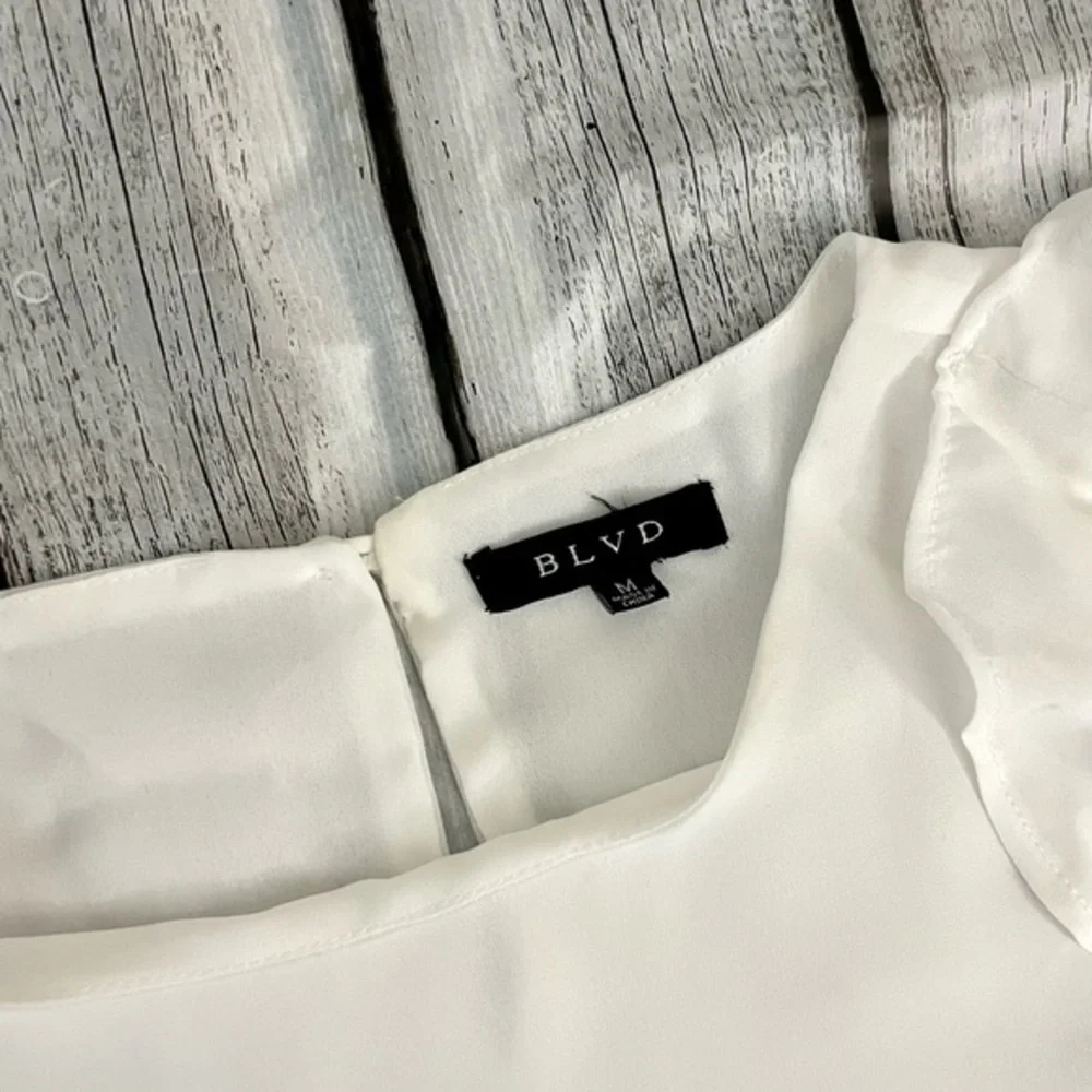 BLVD Women’s White Long Sleeve Blouse Cold Shoulder Style Size Medium